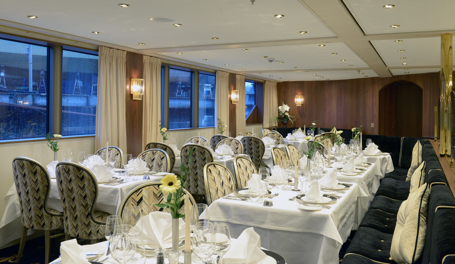 MS Jane Austen - Main Restaurant